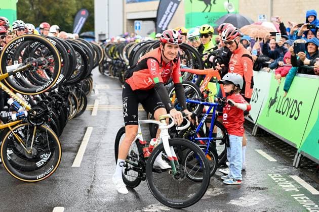2025 Lloyds Tour of Britain Picture by Simon Wilkinson SWpix.com - 07 09 2025 - Cycling - 2025 Lloyds Tour of Britain - Stage 6: Newport to Cardiff - Geraint Thomas (INEOS Grenadiers) with his Son Macs after a guard of honour outside of the Geraint Thomas National Velodrome of Wales Copyright: x xSWpix.comx(t axPhotographyxHubxLtd)xSimonxWilkinson SWpix.comx SWP-3069-2612