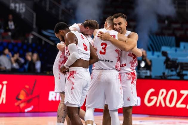 FIN, Eurobasket 205, European Basketball Championship, Round of 16, Poland Bosnia and Herzegovina 07 09 2025, Riga Arena, Riga, FIN, Eurobasket 205, European Basketball Championship, Round of 16, Poland Bosnia and Herzegovina Team Poland celebrates victory Â Photo Alexander Trienitz Riga Riga Arena Riga Latvia