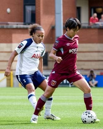 London, England, September 07 2025: Riko Ueki (9 West Ham) and Drew Spence (24 Tottenham Hotspur) in action during the Womens Super League game between Tottenham Hotspur and West Ham at Brisbane Road in London, England. (Photo by Pedro Porru Sports Press Photo SPP) Copyright: xPedroxPorrux xSPPx Sportspressphoto_SPR21774