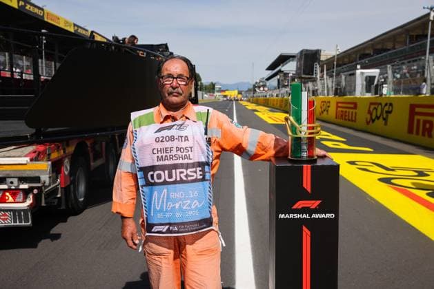 F1 - ITALIAN GRAND PRIX 2025 Marshall award, during the 2025 Formula 1 Pirelli Grand Premio d™Italia, 2025 Italian Grand Prix, 16th round of the 2025 FIA Formula One World Championship, WM, Weltmeisterschaft from September 5 to 7, 2025 on the Autodromo Nazionale Monza, in Monza, Italy - MonzaItaly  Copyright: xXavixBonillax