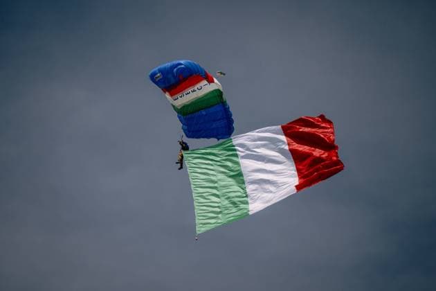 F1 - ITALIAN GRAND PRIX 2025 Italian flag, drapeau during the 2025 Formula 1 Pirelli Grand Premio d™Italia, 2025 Italian Grand Prix, 16th round of the 2025 FIA Formula One World Championship, WM, Weltmeisterschaft from September 5 to 7, 2025 on the Autodromo Nazionale Monza, in Monza, Italy - MonzaItaly  Copyright: xALBERTOxVIMERCATIx