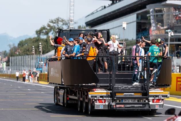 F1 Drivers Parade Monza ITA, Formula 1 World Championship, Italian Grand Prix, Autodromo Nazionale Monza, Race Day, Drivers Parade, 2025 season, 07 09 2025 ITA, Formula 1 World Championship, Italian Grand Prix, Autodromo Nazionale Monza, Race Day, Drivers Parade, 2025 season, 07 09 2025 Monza Copyright: xEibner-Pressefoto MarcelxFischerx EP_MFI