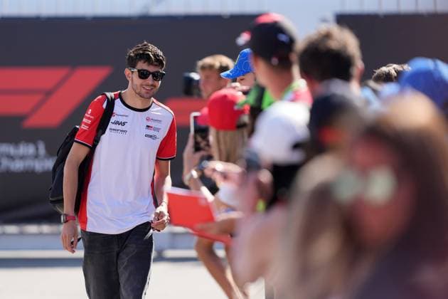 F1 Grand Prix of Italy MONZA, ITALY - SEPTEMBER 07: Oliver Bearman of Great Britain and Haas F1Team arrives at the paddock during the F1 Grand Prix of Italy at Autodromo Nazionale Monza on September 07, 2025 in Monza, Italy. Pier Marco Tacca Anadolu Monza Italy. Editorial use only. Please get in touch for any other usage.  Copyright: x2025xAnadoluxPierxMarcoxTaccax