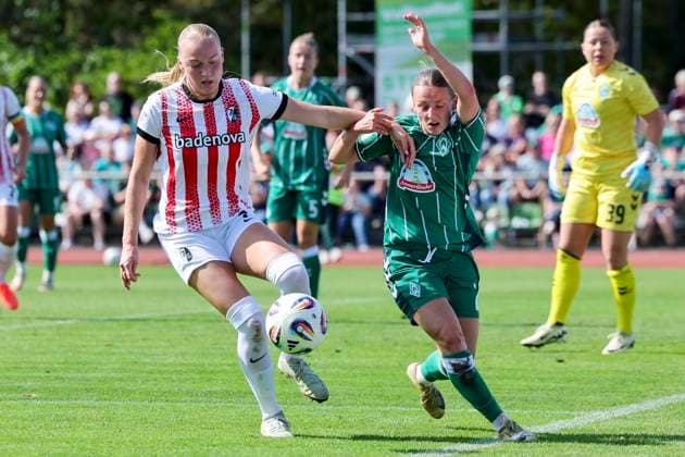 Tessa Blumenberg SC Freiburg and Sharon Beck Werder Bremen battle for the ball, Google Pixel Frauen Bundesliga, Werder Bremen vs SC Freiburg, Platz 11 am Weserstadion, September 7, 2025 in Bremen, Germany Photo by Marco Steinbrenner DeFodi Images Tessa Blumenberg SC Freiburg and Sharon Beck Werder Bremen battle for the ball, Google Pixel Womens Bundesliga, Werder Bremen vs SC Freiburg, Platz 11 am Weserstadion, September 7, 2025 in Bremen, Germany Photo by Marco Steinbrenner DeFodi Images DFB DFL REGULATIONS PROHIBIT ANY USE OF PHOTOGRAPHS AS IMAGE SEQUENCES AND OR QUASI VIDEO