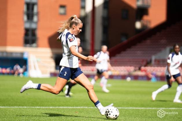 Barclays Women s Super League match between Tottenham Hotspur and West Ham United LONDON, ENGLAND - SEPTEMBER 7: Olivia Holdt of Tottenham Hotspur during the Barclays Women s Super League match between Tottenham Hotspur and West Ham United at Brisbane Road Stadium on September 7, 2024 in London, England London United Kingdom Copyright: xNinaxFarooqix