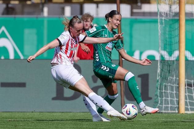 from left Luca Birkholz SC Freiburg, 23 and Hanna Nemeth SV Werder Bremen, 23 in a duel, dynamic, action, action, game scene, THE DFB REGULATIONS PROHIBIT ANY USE OF PHOTOGRAPHS AS IMAGE SEQUENCES AND OR QUASI VIDEO , 07 09 2025, Bremen Germany , Football, Google Pixel Womens Bundesliga, SV Werder Bremen SC Freiburg xobx