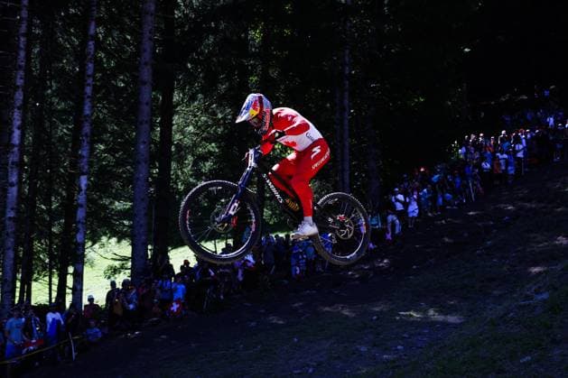 2025 UCI Mountain Bike World Championships Picture by Ed Sykes SWpix.com - 07 09 2025 - Cycling - 2025 UCI Mountain Bike World Championships - Downhill - ChampÃ ry, Valais, Switzerland - Men Elite Final - Finn Iles (Canada) Copyright: x xSWpix.comx(t axPhotographyxHubxLtd)xEdxSykes SWpix.comx SWP-3030-2657