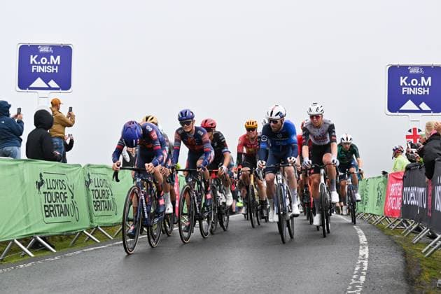 2025 Lloyds Tour of Britain Picture by Bruce Rollinson SWpix.com - 07 09 2025 - Cycling - 2025 Lloyds Tour of Britain - Stage 6: Newport to Cardiff - Team Picnic PostNL leading the peloton through the KOM finish Copyright: x xSWpix.comx(t axPhotographyxHubxLtd)xBrucexRollinson SWpix.comx SWP-3069-2636