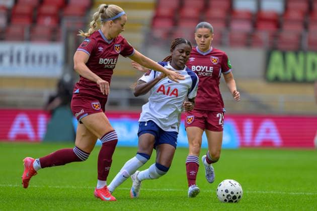 BetWright Stadium, Brisbane Road September 07 2025 Jessica Naz (7 Tottenham Hotspur) under pressure from Eva Nyström (13 West Ham United) during the Barclays Women s Super League game between Tottenham Hotspur vs West Ham United at BetWright Stadium in London , England . (Photo by Keeran Marquis Sports Press Photo SPP) (Keeran Marquis SPP) Copyright: xKeeranxMarquis SPPx spp-en-KeMa-spp_KeeMar_wsl_thfc_vs_whfc_452