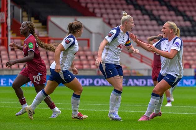 BetWright Stadium, Brisbane Road September 07 2025 Bethany England (9 Tottenham Hotspur) celebrating scoring their team s first goal after scoring a penalty during the Barclays Women s Super League game between Tottenham Hotspur vs West Ham United at BetWright Stadium in London , England . (Photo by Keeran Marquis Sports Press Photo SPP) (Keeran Marquis SPP) Copyright: xKeeranxMarquis SPPx spp-en-KeMa-spp_KeeMar_wsl_thfc_vs_whfc_502
