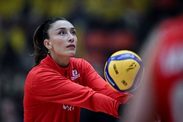 Turkiye v Italy - FIVB Women’s World Volleyball Championship BANGKOK, THAILAND - SEPTEMBER 7: Hande Baladin of Turkiye is seen ahead of the FIVB Women s Volleyball World Championship, WM, Weltmeisterschaft between Turkiye and Italy at the Huamark Indoor Stadium in Bangkok, Thailand on September 7, 2025. Mustafa Hatipoglu Anadolu Bangkok Thailand. Editorial use only. Please get in touch for any other usage.  Copyright: x2025xAnadoluxMustafaxHatipoglux