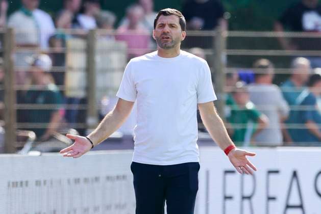 Coach Edmond Kapllani SC Freiburg gestures, Google Pixel Frauen Bundesliga, Werder Bremen vs SC Freiburg, Platz 11 am Weserstadion on September 07, 2025 in Bremen, Germany Photo by Marco Steinbrenner DeFodi Images Coach Edmond Kapllani SC Freiburg gestures, Google Pixel Womens Bundesliga, Werder Bremen vs SC Freiburg, Platz 11 am Weserstadion, September 7, 2025 in Bremen, Germany Photo by Marco Steinbrenner DeFodi Images DFB DFL REGULATIONS PROHIBIT ANY USE OF PHOTOGRAPHS AS IMAGE SEQUENCES AND OR QUASI VIDEO