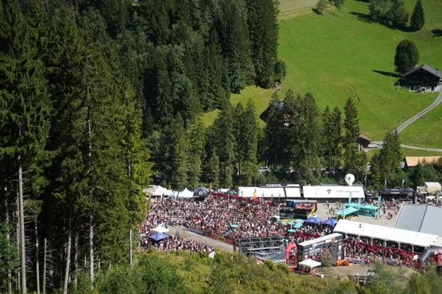 2025 UCI Mountain Bike World Championships Picture by Thomas Maheux SWpix.com - 07 09 2025 - Cycling - 2025 UCI Mountain Bike World Championships - Downhill - ChampÃ ry, Valais, Switzerland - Men Elite Final - A general view (GV) over the finish area Copyright: x xSWpix.comx(t axPhotographyxHubxLtd)xThomasxMaheux SWpix.comx SWP-3030-2665