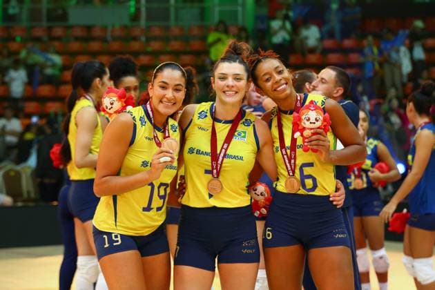 (250907) -- BANGKOK, Sept. 7, 2025 -- Players of Brazil pose for photos after the final 3-4 match between Japan and Brazil at the Volleyball Women s World Championship, WM, Weltmeisterschaft in Bangkok, Thailand, Sept. 7, 2025. ) (SP)THAILAND-BANGKOK-VOLLEYBALL-WOMEN S WORLD CHAMPIONSHIP-FINAL 3-4-JAPAN VS BRAZIL SunxWeitong 