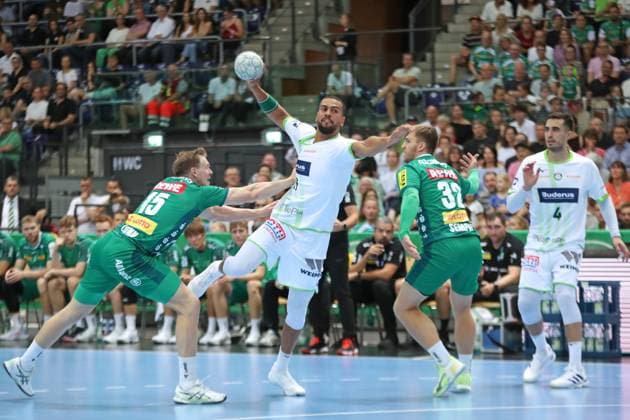 DAIKIN HBL SC DHfK Leipzig vs. HSG Wetzlar, 07 09 25 Philipp Ahouansou 19, HSG Wetzlar sets up for the throw Handball, DAIKIN HBL, 1 Bundesliga, Season 2025 2026, Matchday 3 SC DHfK Leipzig vs. HSG Wetzlar on 07 09 25 at Quarterback Immobilien Arena Leipzig Copyright: xBEAUTIFULxSPORTS JanxKaeferx