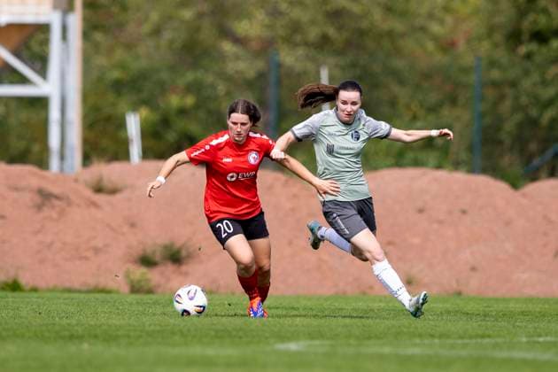 Regionalliga Nordost Frauen 1 FFV Erfurt vs 1 FFC Turbine Potsdam II Erfurt 07 09 2025 Anabel Lüdecke 20 1 FFC Turbine Potsdam II vs Lea Schrenk 19 1 FFV Erfurt Regionalliga Nordost Frauen 1 FFV Erfurt vs 1 FFC Turbine Potsdam II Sportforum Johannesplatz Erfurt 07 09 2025 Copyright: xBEAUTIFULxSPORTS Duehringx