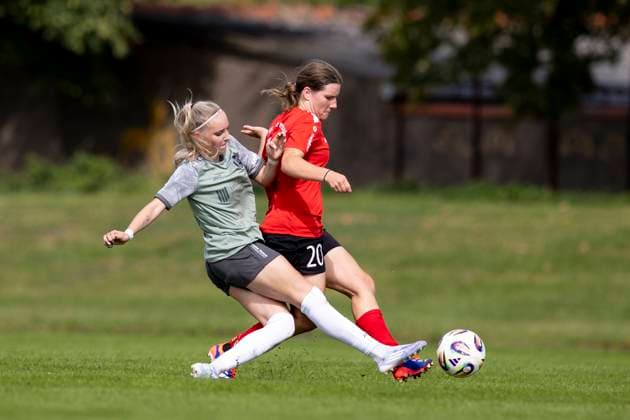 Regionalliga Nordost Frauen 1 FFV Erfurt vs 1 FFC Turbine Potsdam II Erfurt 07 09 2025 Maja Felicitas Bauerschmidt 10 1 FFV Erfurt vs Anabel Lüdecke 20 1 FFC Turbine Potsdam II Regionalliga Nordost Frauen 1 FFV Erfurt vs 1 FFC Turbine Potsdam II Sportforum Johannesplatz Erfurt 07 09 2025 Copyright: xBEAUTIFULxSPORTS Duehringx