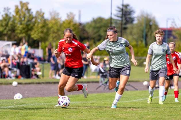 Regionalliga Nordost Frauen 1 FFV Erfurt vs 1 FFC Turbine Potsdam II Erfurt 07 09 2025 Finja Liebe 4 1 FFC Turbine Potsdam II vs Tessa Berger 16 1 FFV Erfurt Regionalliga Nordost Frauen 1 FFV Erfurt vs 1 FFC Turbine Potsdam II Sportforum Johannesplatz Erfurt 07 09 2025 Copyright: xBEAUTIFULxSPORTS Duehringx