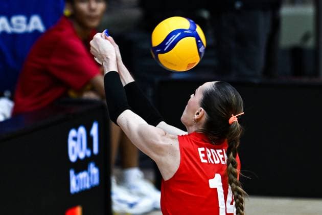 Turkiye v Italy - FIVB Women’s World Volleyball Championship BANGKOK, THAILAND - SEPTEMBER 7: Turkiye’s Eda Erdem Dundar in action during the FIVB Women’s Volleyball World Championship, WM, Weltmeisterschaft final match between Turkiye and Italy at Huamark Indoor Stadium in Bangkok, Thailand, on September 7, 2025. Mustafa Hatipoglu Anadolu Banghok Thailand. Editorial use only. Please get in touch for any other usage.  Copyright: x2025xAnadoluxMustafaxHatipoglux