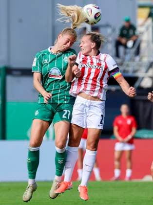 Sharon Beck Werder Bremen and Lisa Karl SC Freiburg battle for the ball, Google Pixel Frauen Bundesliga, Werder Bremen vs SC Freiburg, Platz 11 am Weserstadion, September 7, 2025 in Bremen, Germany Photo by Marco Steinbrenner DeFodi Images Sharon Beck Werder Bremen and Lisa Karl SC Freiburg battle for the ball, Google Pixel Womens Bundesliga, Werder Bremen vs SC Freiburg, Platz 11 am Weserstadion, September 7, 2025 in Bremen, Germany Photo by Marco Steinbrenner DeFodi Images DFB DFL REGULATIONS PROHIBIT ANY USE OF PHOTOGRAPHS AS IMAGE SEQUENCES AND OR QUASI VIDEO
