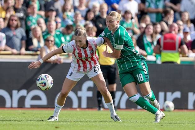 from left Sophie Nachtigall SC Freiburg, 27 and Lina Hausicke SV Werder Bremen, 18 in a duel, dynamic, action, action, game scene, THE DFB REGULATIONS PROHIBIT ANY USE OF PHOTOGRAPHS AS IMAGE SEQUENCES AND OR QUASI VIDEO , 07 09 2025, Bremen Germany , Football, Google Pixel Womens Bundesliga, SV Werder Bremen SC Freiburg xobx
