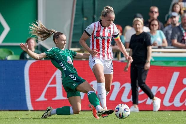 from left Michelle Weiß SV Werder Bremen, 15 and Lisa Karl SC Freiburg, 2 in duel, duel, dynamics, action, action scene, THE DFB REGULATIONS PROHIBIT ANY USE OF PHOTOGRAPHS AS IMAGE SEQUENCES AND OR QUASI VIDEO , 07 09 2025, Bremen Germany , Football, Google Pixel Womens Bundesliga, SV Werder Bremen SC Freiburg xobx