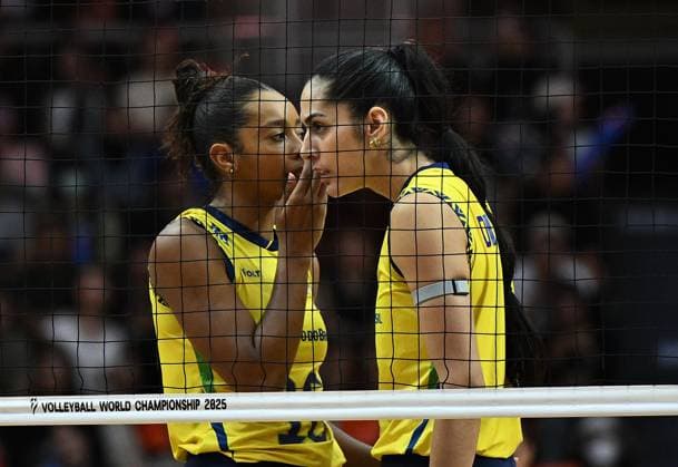 (250907) -- BANGKOK, Sept. 7, 2025 -- Kisy Nascimento and Diana Duarte Alecrim (R) of Brazil communicate during the final 3-4 match between Japan and Brazil at the Volleyball Women s World Championship, WM, Weltmeisterschaft in Bangkok, Thailand, Sept. 7, 2025. ) (SP)THAILAND-BANGKOK-VOLLEYBALL-WOMEN S WORLD CHAMPIONSHIP-FINAL 3-4-JAPAN VS BRAZIL HouxZhaokang 