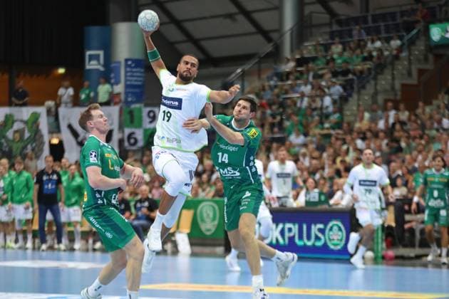 DAIKIN HBL SC DHfK Leipzig vs HSG Wetzlar, 07 09 25 Philipp Ahouansou 19, HSG Wetzlar in the gap between Adam Lönn 15, SC DHfK Leipzig and Marko Mamic 14, SC DHfK Leipzig Handball, DAIKIN HBL, 1 Bundesliga, Season 2025 2026, Matchday 3 SC DHfK Leipzig vs HSG Wetzlar on 07 09 25 at Quarterback Immobilien Arena Leipzig Copyright: xBEAUTIFULxSPORTS JanxKaeferx