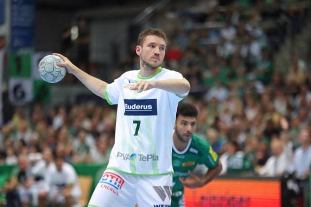 DAIKIN HBL SC DHfK Leipzig vs HSG Wetzlar, 07 09 25 Dominik Mappes 7, HSG Wetzlar throws a seven-meter handball, DAIKIN HBL, 1 Bundesliga, Season 2025 2026, Matchday 3 SC DHfK Leipzig vs HSG Wetzlar on 07 09 25 at Quarterback Immobilien Arena Leipzig Copyright: xBEAUTIFULxSPORTS JanxKaeferx