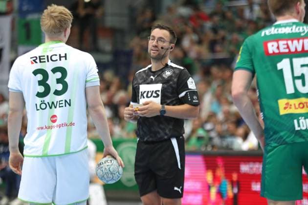 DAIKIN HBL SC DHfK Leipzig vs HSG Wetzlar, 07 09 25 Referee Steven Heine Handball, DAIKIN HBL, 1 Bundesliga, Season 2025 2026, Matchday 3 SC DHfK Leipzig vs HSG Wetzlar on 07 09 25 at Quarterback Immobilien Arena Leipzig Copyright: xBEAUTIFULxSPORTS JanxKaeferx