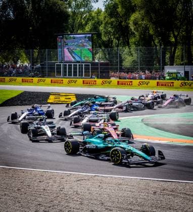 F1 ITALIAN GRAND PRIX SUNDAY Race start - Max Verstappen of the Netherlands and Oracle Red Bull Racing, Lando Norris of Great Britain and McLaren, Oscar Piastri of Australia and McLaren of the sunday s race of the F1 Grand Prix of Italy - Formula 1 Pirelli Gran Premio D Italia 2025 at Autodromo Nazionale Monza Circuit on September 07, 2025, in Monza, Italy. Copyright: xx 080A1524