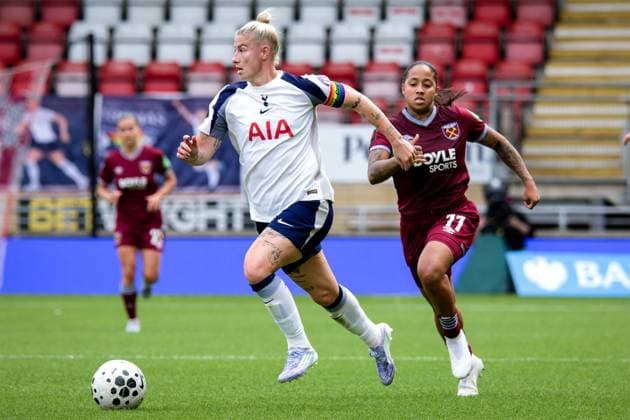 London, England, September 07 2025: Bethany England (9 Tottenham Hotspur) in action during the Womens Super League game between Tottenham Hotspur and West Ham at Brisbane Road in London, England. (Photo by Pedro Porru Sports Press Photo SPP) Copyright: xPedroxPorrux xSPPx Sportspressphoto_SPR21892