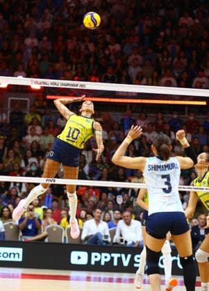 (250907) -- BANGKOK, Sept. 7, 2025 -- Gabriela Braga Guimaraes (L) of Brazil spikes the ball during the final 3-4 match between Japan and Brazil at the Volleyball Women s World Championship, WM, Weltmeisterschaft in Bangkok, Thailand, Sept. 7, 2025. ) (SP)THAILAND-BANGKOK-VOLLEYBALL-WOMEN S WORLD CHAMPIONSHIP-FINAL 3-4-JAPAN VS BRAZIL SunxWeitong 