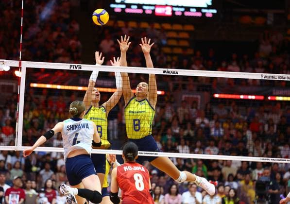 (250907) -- BANGKOK, Sept. 7, 2025 -- Julia Gambatto Kudiess (up R) and Roberta Silva Ratzke of Brazil block during the final 3-4 match between Japan and Brazil at the Volleyball Women s World Championship, WM, Weltmeisterschaft in Bangkok, Thailand, Sept. 7, 2025. ) (SP)THAILAND-BANGKOK-VOLLEYBALL-WOMEN S WORLD CHAMPIONSHIP-FINAL 3-4-JAPAN VS BRAZIL SunxWeitong 