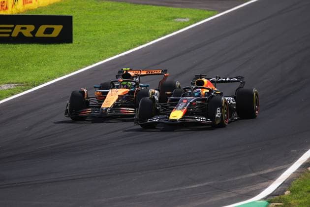 F1 - ITALIAN GRAND PRIX 2025 04 NORRIS Lando (gbr), McLaren F1 Team MCL39, action, 01 VERSTAPPEN Max (nld), Red Bull Racing RB21, action during the 2025 Formula 1 Pirelli Grand Premio d™Italia, 2025 Italian Grand Prix, 16th round of the 2025 FIA Formula One World Championship, WM, Weltmeisterschaft from September 5 to 7, 2025 on the Autodromo Nazionale Monza, in Monza, Italy - MonzaItaly  Copyright: xXavixBonillax