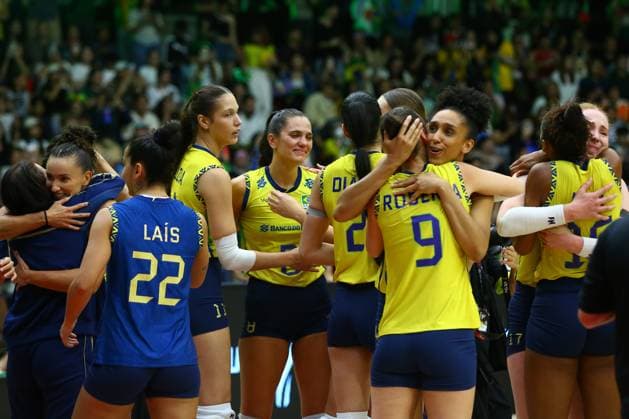 (250907) -- BANGKOK, Sept. 7, 2025 -- Players of Brazil celebrate after winning the final 3-4 match between Japan and Brazil at the Volleyball Women s World Championship, WM, Weltmeisterschaft in Bangkok, Thailand, Sept. 7, 2025. ) (SP)THAILAND-BANGKOK-VOLLEYBALL-WOMEN S WORLD CHAMPIONSHIP-FINAL 3-4-JAPAN VS BRAZIL SunxWeitong 