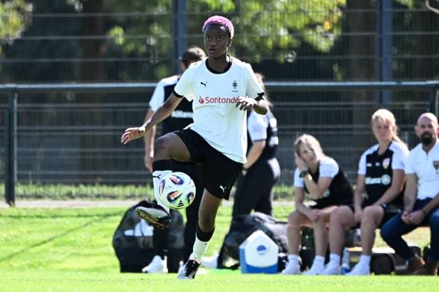 Lattus, Emma B Mönchengladbach with ball on foot, 07 09 2025, Mönchengladbach, Soccer, 2 Frauen Bundesliga, Borussia Mönchengladbach VfB Stuttgart, DFB DFL REGULATIONS PROHIBIT ANY USE OF PHOTOGRAPHS AS IMAGE SEQUENCES AND OR QUASI VIDEO xklx