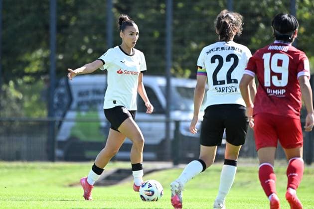 Cin, Miray B Mönchengladbach with ball on foot, 07 09 2025, Mönchengladbach, Football, 2 Frauen Bundesliga, Borussia Mönchengladbach VfB Stuttgart, DFB DFL REGULATIONS PROHIBIT ANY USE OF PHOTOGRAPHS AS IMAGE SEQUENCES AND OR QUASI VIDEO xklx