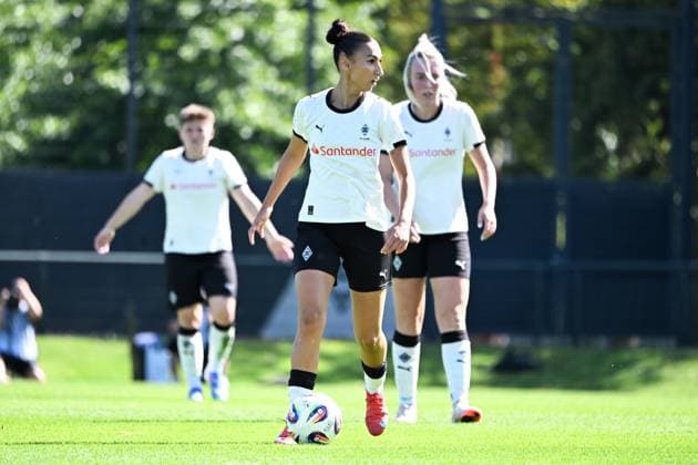 Cin, Miray B Mönchengladbach with ball on foot, 07 09 2025, Mönchengladbach, Football, 2 Frauen Bundesliga, Borussia Mönchengladbach VfB Stuttgart, DFB DFL REGULATIONS PROHIBIT ANY USE OF PHOTOGRAPHS AS IMAGE SEQUENCES AND OR QUASI VIDEO xklx