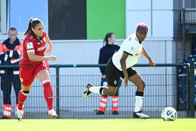 Picture shows from left to right Temaj, Laureta VfB Stuttgart , Lattus, Emma B Mönchengladbach , 07 09 2025, Mönchengladbach, Soccer, 2 Women Bundesliga, Borussia Mönchengladbach VfB Stuttgart, DFB DFL REGULATIONS PROHIBIT ANY USE OF PHOTOGRAPHS AS IMAGE SEQUENCES AND OR QUASI VIDEO xklx