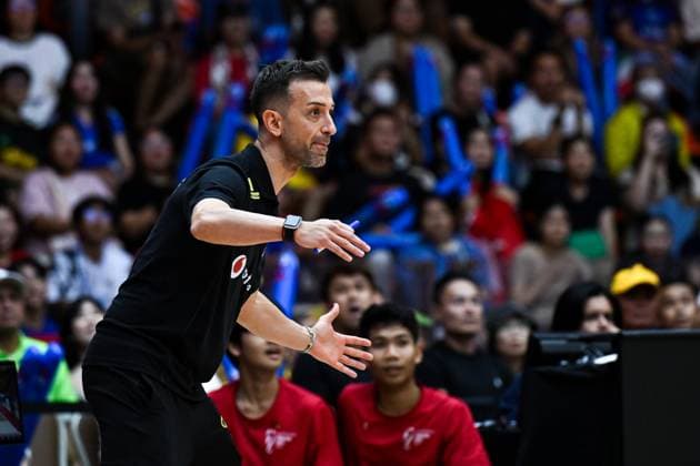Turkiye v Italy - FIVB Women’s World Volleyball Championship BANGKOK, THAILAND - SEPTEMBER 7: Turkiye’s head coach Daniele Santarelli leads his team during the FIVB Women’s Volleyball World Championship, WM, Weltmeisterschaft final match between Turkiye and Italy at Huamark Indoor Stadium in Bangkok, Thailand, on September 7, 2025. Mustafa Hatipoglu Anadolu Banghok Thailand. Editorial use only. Please get in touch for any other usage.  Copyright: x2025xAnadoluxMustafaxHatipoglux