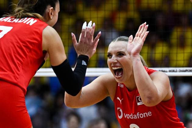 Turkiye v Italy - FIVB Women’s World Volleyball Championship BANGKOK, THAILAND - SEPTEMBER 7: Turkiye’s Cansu Ozbay celebrates after scoring during the FIVB Women’s Volleyball World Championship, WM, Weltmeisterschaft final match between Turkiye and Italy at Huamark Indoor Stadium in Bangkok, Thailand, on September 7, 2025. Mustafa Hatipoglu Anadolu Banghok Thailand. Editorial use only. Please get in touch for any other usage.  Copyright: x2025xAnadoluxMustafaxHatipoglux