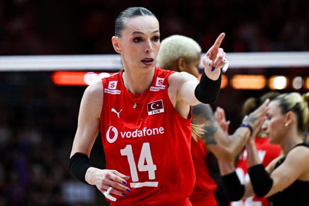 Turkiye v Italy - FIVB Women’s World Volleyball Championship BANGKOK, THAILAND - SEPTEMBER 7: Turkiye’s Eda Erdem Dundar in action during the FIVB Women’s Volleyball World Championship, WM, Weltmeisterschaft final match between Turkiye and Italy at Huamark Indoor Stadium in Bangkok, Thailand, on September 7, 2025. Mustafa Hatipoglu Anadolu Banghok Thailand. Editorial use only. Please get in touch for any other usage.  Copyright: x2025xAnadoluxMustafaxHatipoglux