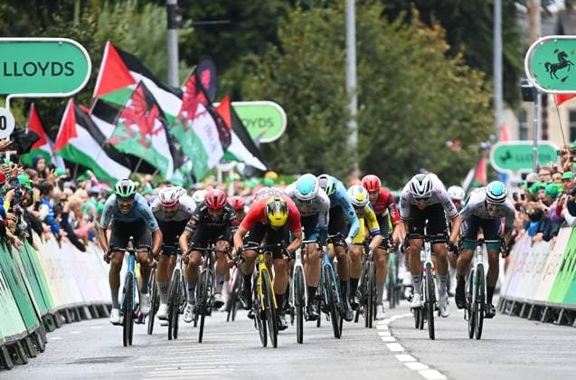 2025 Lloyds Tour of Britain Picture by Simon Wilkinson SWpix.com - 07 09 2025 - Cycling - 2025 Lloyds Tour of Britain - Stage 6: Newport to Cardiff - Olav Kooij (Team Visma Lease a Bike) Wins Stage 6 in Cardiff Copyright: x xSWpix.comx(t axPhotographyxHubxLtd)xSimonxWilkinson SWpix.comx SWP-3069-2647