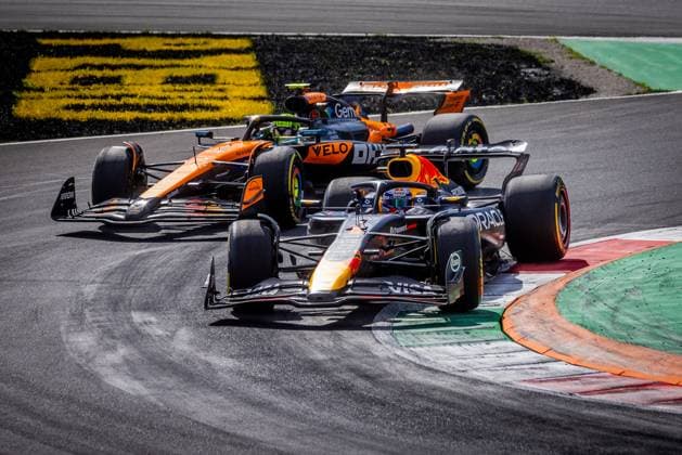 F1 ITALIAN GRAND PRIX SUNDAY Max Verstappen of the Netherlands and Oracle Red Bull Racing, Lando Norris of Great Britain and McLaren during the sunday s race of the F1 Grand Prix of Italy - Formula 1 Pirelli Gran Premio D Italia 2025 at Autodromo Nazionale Monza Circuit on September 07, 2025, in Monza, Italy. Copyright: xx 080A1672