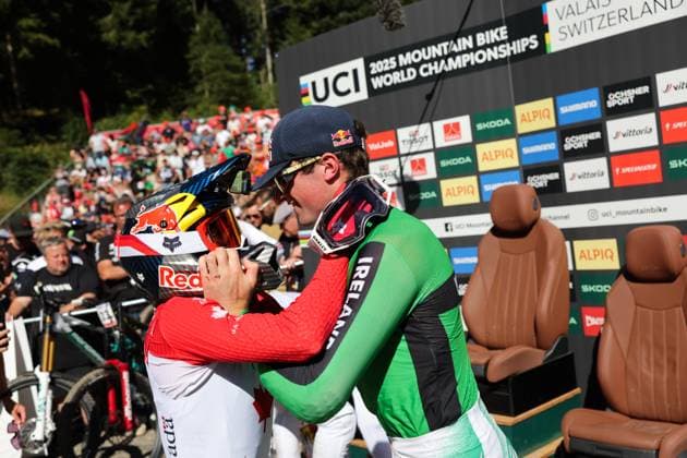 2025 UCI Mountain Bike World Championships Picture by Alex Whitehead SWpix.com - 07 09 2025 - Cycling - 2025 UCI Mountain Bike World Championships - Downhill - ChampÃ ry, Valais, Switzerland - Men Elite Final - Jackson Goldstone (Canada) wins the Men s Elite Downhill World Championship, WM, Weltmeisterschaft and celebrates with Ronan Dunne (Ireland) Copyright: x xSWpix.comx(t axPhotographyxHubxLtd)xAlexxWhitehead SWpix.comx SWP-3030-2720