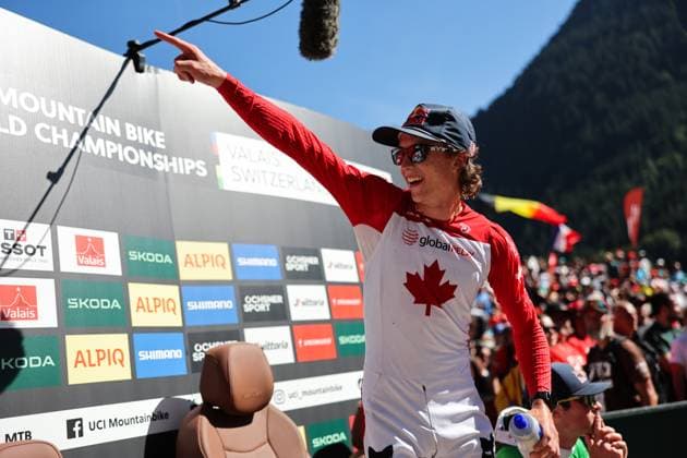 2025 UCI Mountain Bike World Championships Picture by Alex Whitehead SWpix.com - 07 09 2025 - Cycling - 2025 UCI Mountain Bike World Championships - Downhill - ChampÃ ry, Valais, Switzerland - Men Elite Final - Jackson Goldstone (Canada) wins the Men s Elite Downhill World Championship, WM, Weltmeisterschaft Copyright: x xSWpix.comx(t axPhotographyxHubxLtd)xAlexxWhitehead SWpix.comx SWP-3030-2740