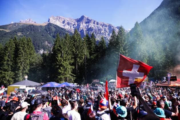 2025 UCI Mountain Bike World Championships Picture by Ed Sykes SWpix.com - 07 09 2025 - Cycling - 2025 UCI Mountain Bike World Championships - Downhill - ChampÃ ry, Valais, Switzerland - Men Elite Final - Fans crowd Copyright: x xSWpix.comx(t axPhotographyxHubxLtd)xEdxSykes SWpix.comx SWP-3030-2752