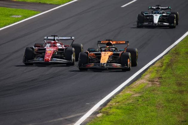 F1 - ITALIAN GRAND PRIX 2025 16 LECLERC Charles (mco), Scuderia Ferrari SF-25, action, 81 PIASTRI Oscar (aus), McLaren F1 Team MCL39, action during the 2025 Formula 1 Pirelli Grand Premio d™Italia, 2025 Italian Grand Prix, 16th round of the 2025 FIA Formula One World Championship, WM, Weltmeisterschaft from September 5 to 7, 2025 on the Autodromo Nazionale Monza, in Monza, Italy - MonzaItaly Copyright: xXavixBonillax