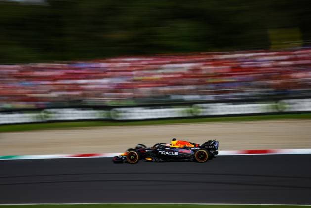 F1 - ITALIAN GRAND PRIX 2025 01 VERSTAPPEN Max (nld), Red Bull Racing RB21, action during the 2025 Formula 1 Pirelli Grand Premio d™Italia, 2025 Italian Grand Prix, 16th round of the 2025 FIA Formula One World Championship, WM, Weltmeisterschaft from September 5 to 7, 2025 on the Autodromo Nazionale Monza, in Monza, Italy - MonzaItaly  Copyright: xXavixBonillax